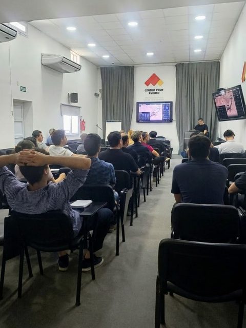 Charla de Víctor en el Centro PyME ADENEU